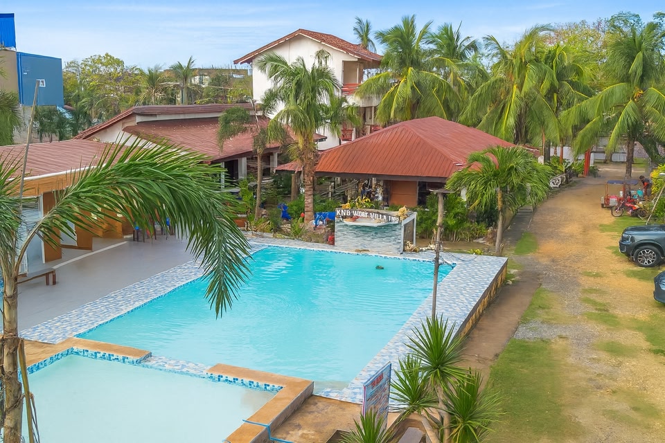 Swimming pool and tropical courtyard at KNB West Villa Inn